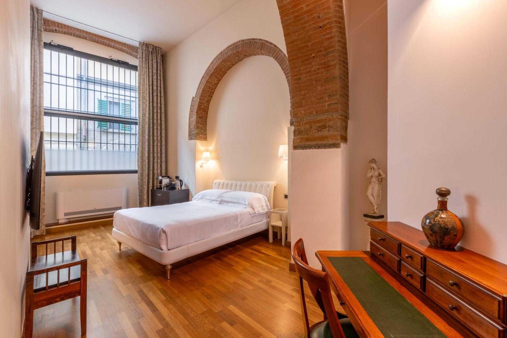 Relais Hotel Centrale "Dimora Storica" Florence Exterior photo